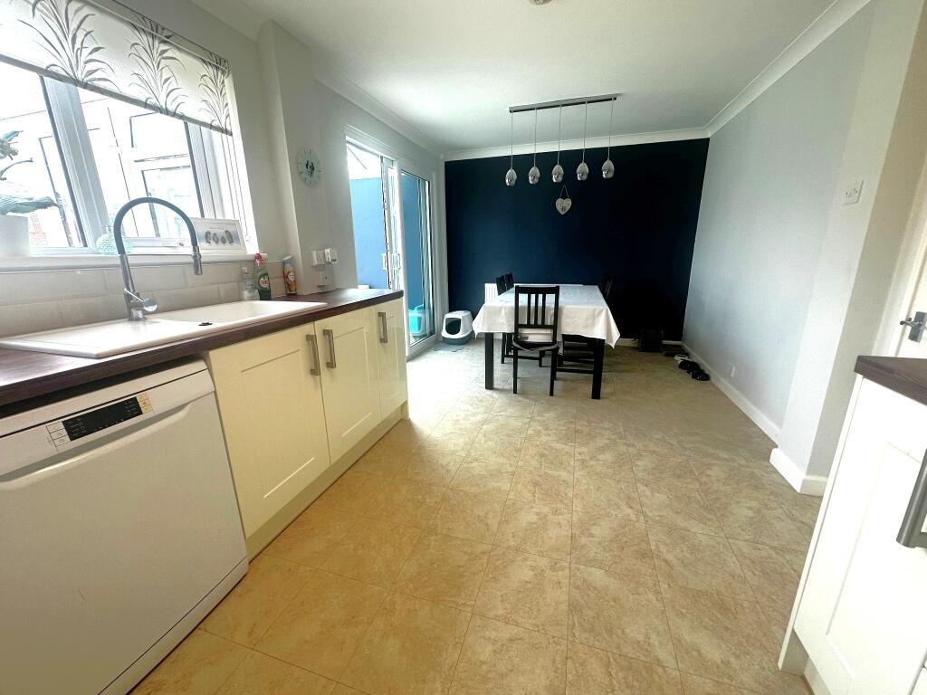 Windrush Way, Hythe photo 4