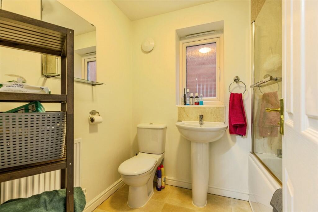 Kinross Avenue, Heywood, Greater Manchester, OL10 photo 4