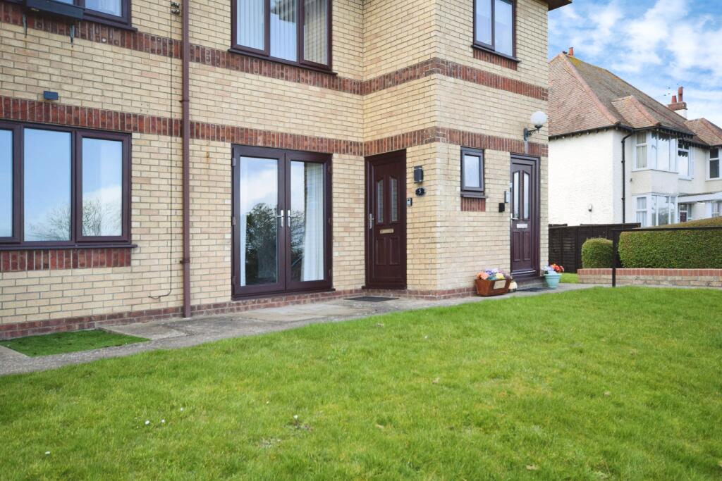 38 Seacroft Esplanade, Skegness, PE25 photo 2