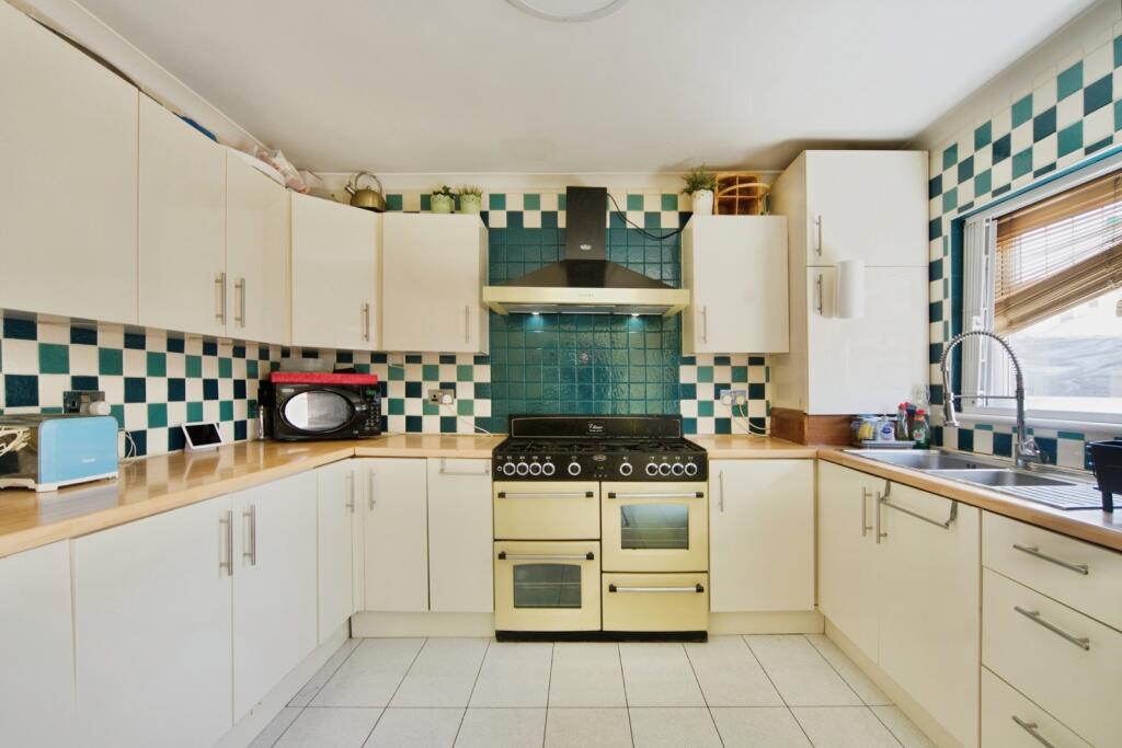 House in London - View 2