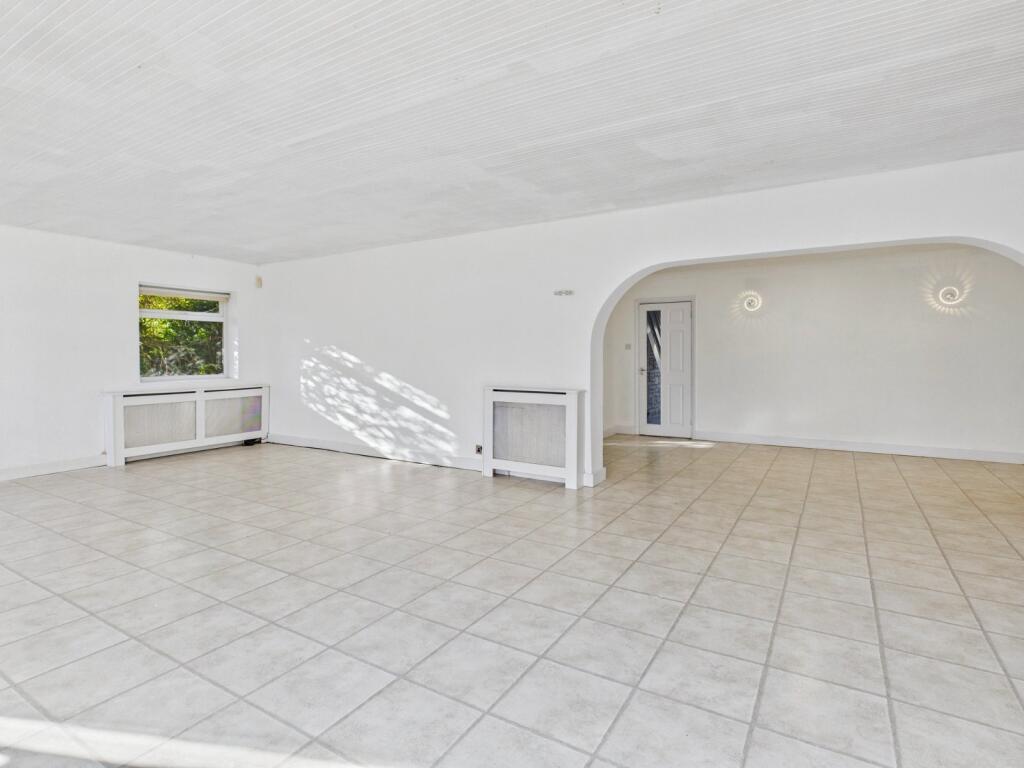 House in Buckinghamshire, Wooburn - View 5