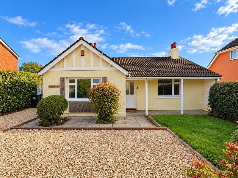 3-bed detached on Christchurch Road, New Milton, Hampshire. BH25 6QF, £399,950
