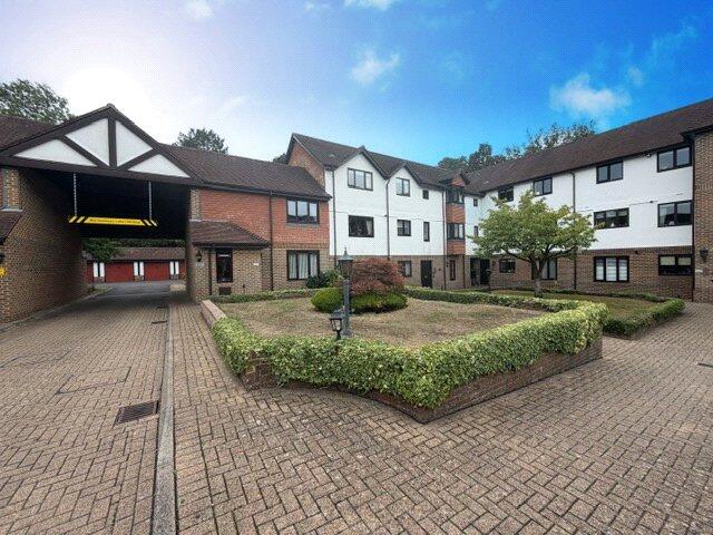 Apartment in Kingston upon Thames - View 5
