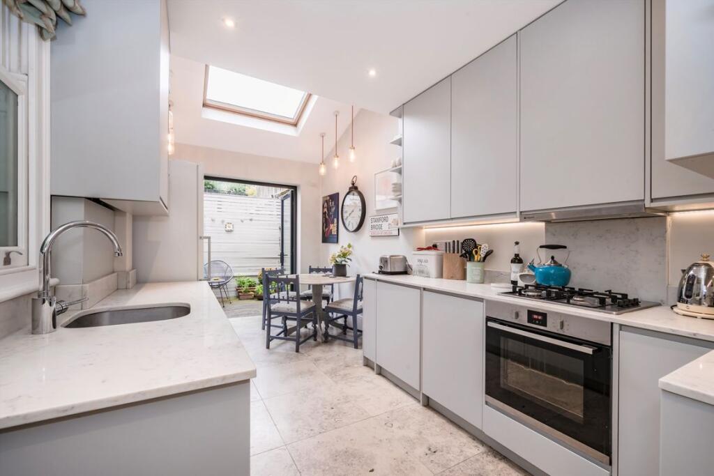 House in London - View 3