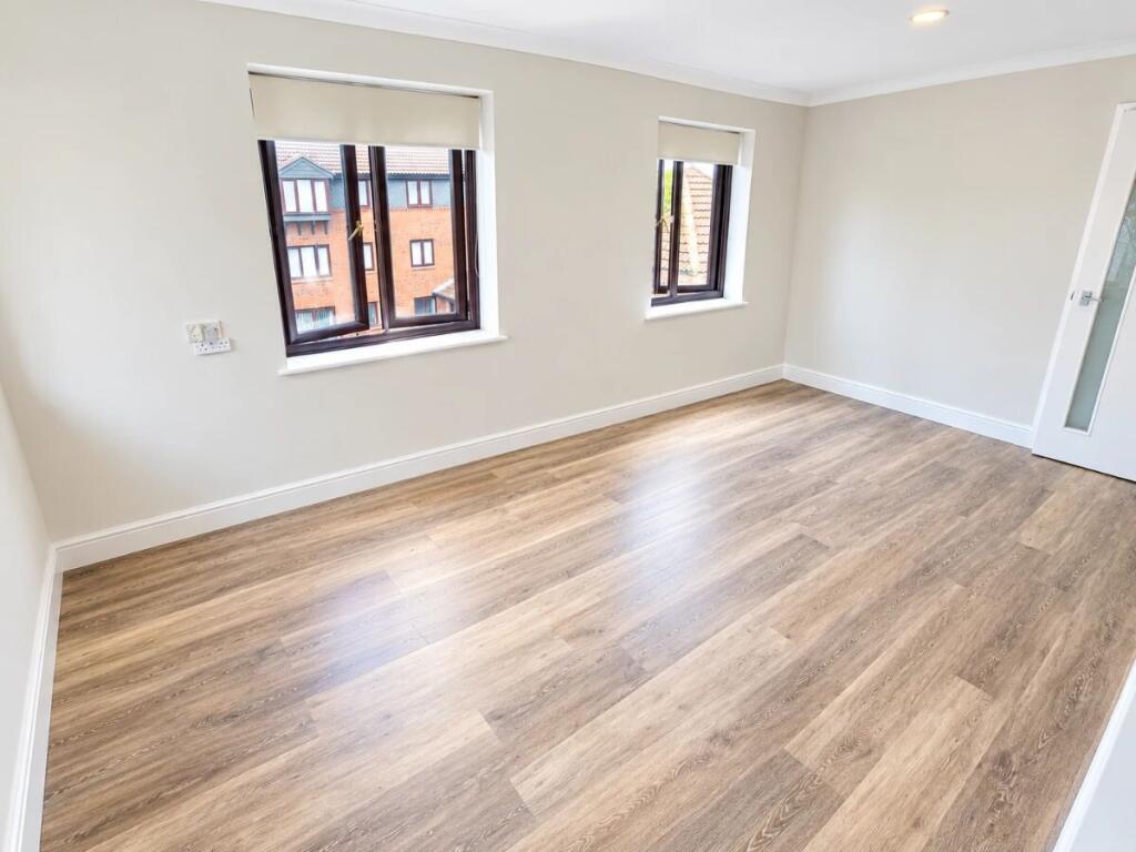 Apartment in Southend-on-Sea - View 2