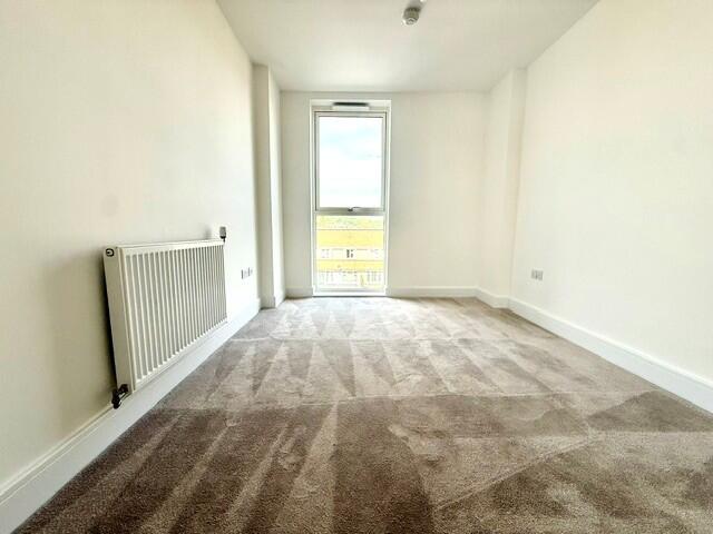 Apartment in Ilford - View 4