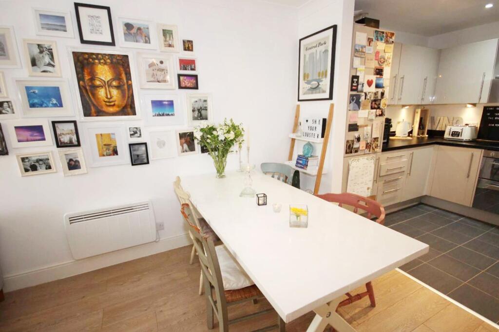 Apartment in Warwick, Emscote - View 4