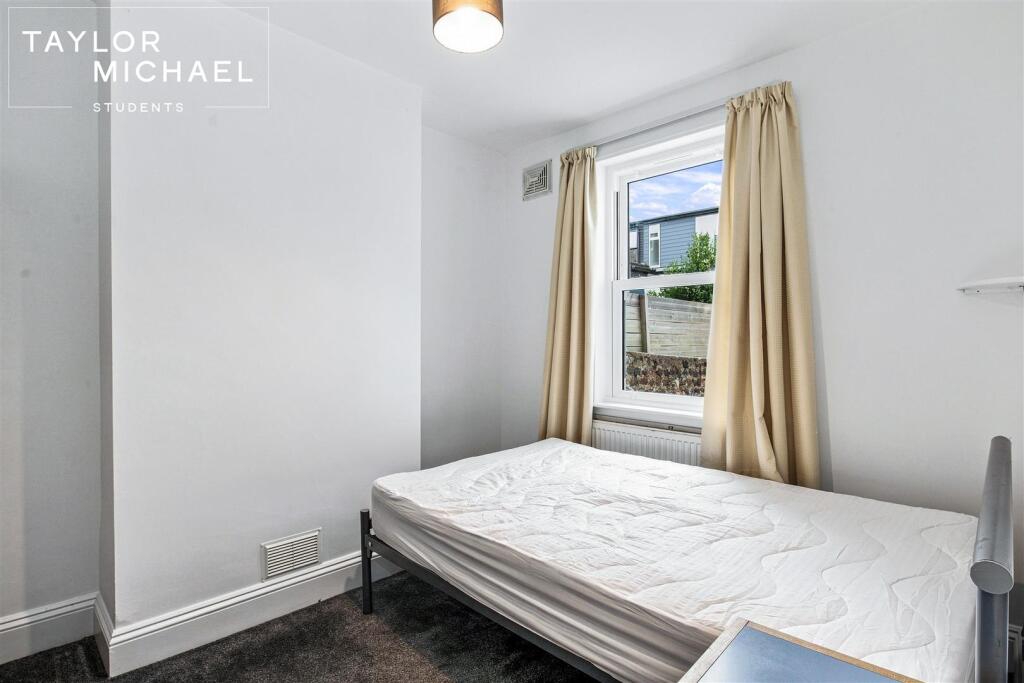 4 bedroom terraced house for rent