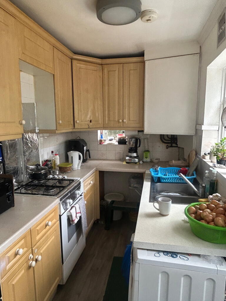 Apartment in Southall - View 4