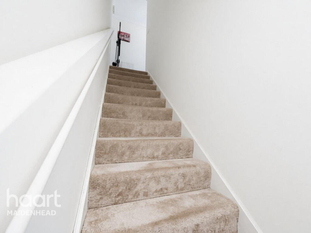 Apartment in Slough - More