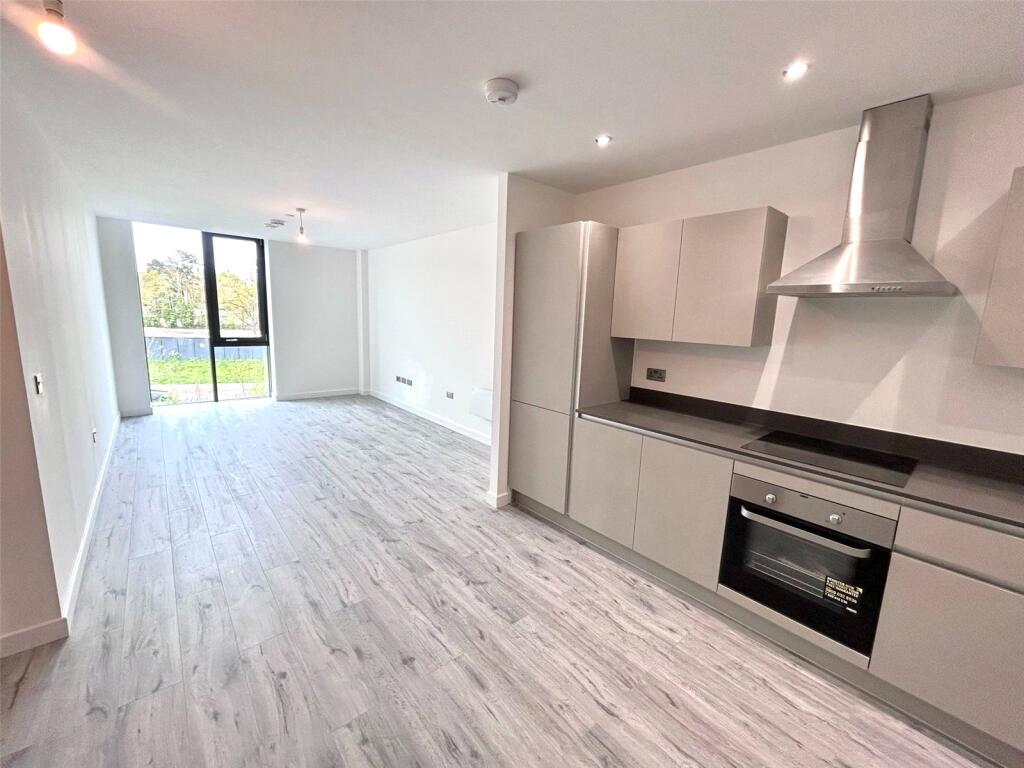 Buckingham Road, Bletchley, Milton Keynes, Buckinghamshire, MK3 photo 2