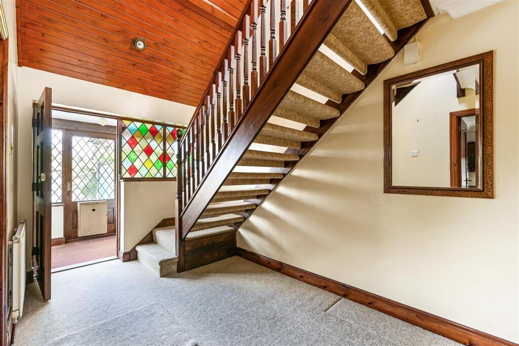 House in Clanfield - View 3