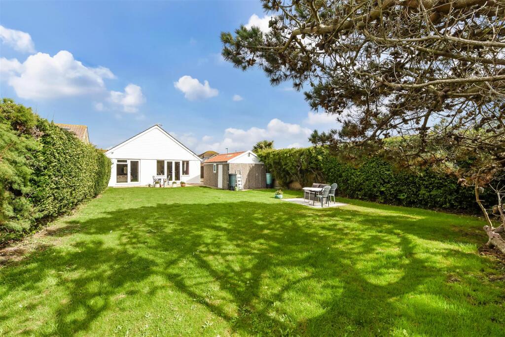 3-bed bungalow on Farm Road, Bracklesham Bay, Chichester, £600,000