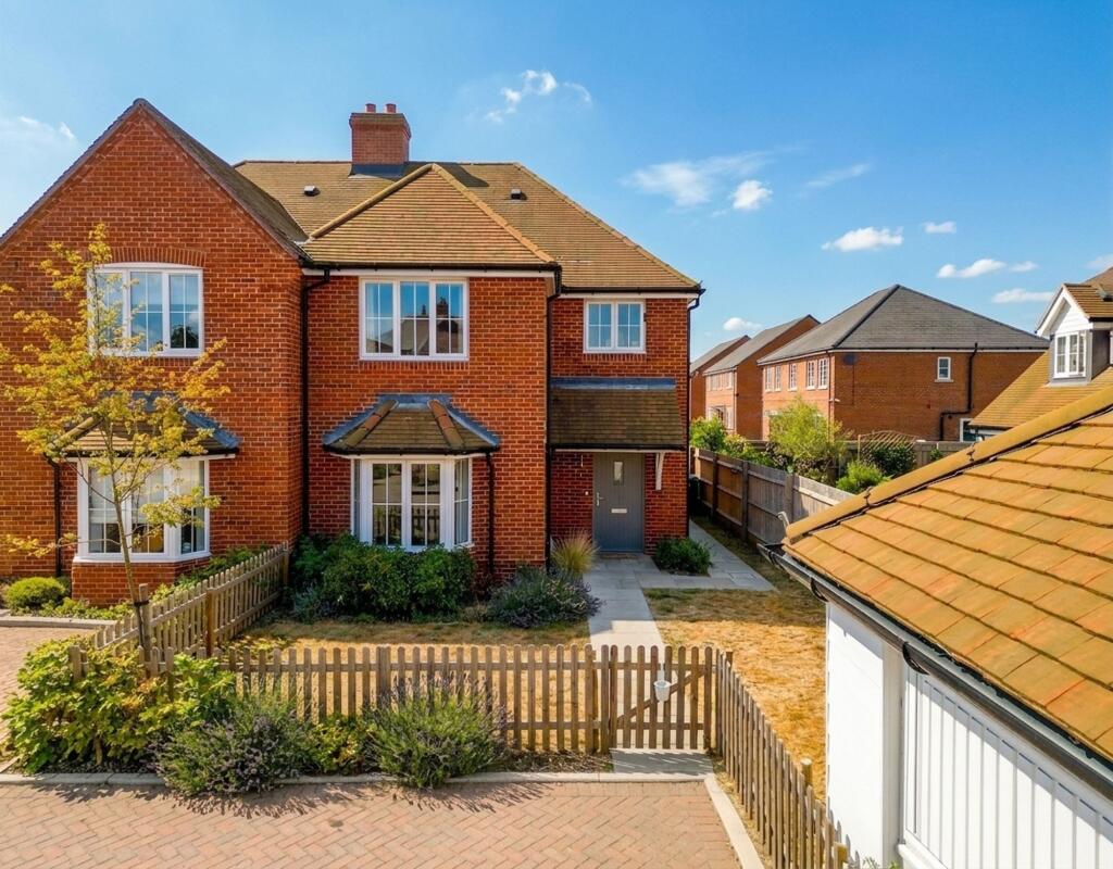 Main image of property: Quartermain Court, Thame, OX9