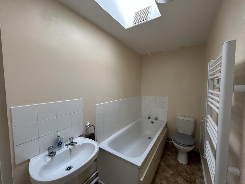 Flat 2 Ensuite Bathroom