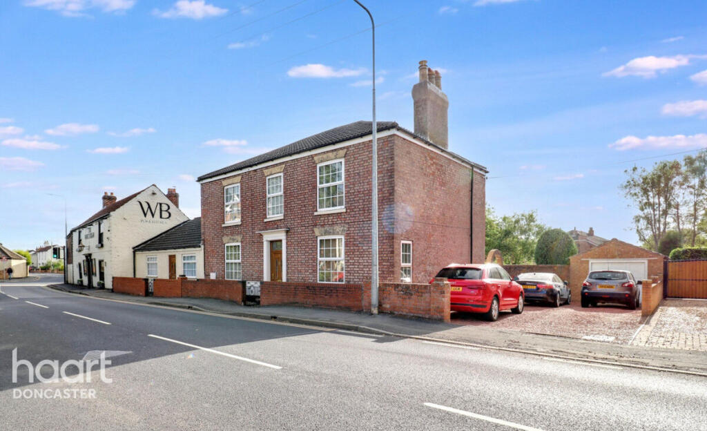 4-bed detached on Belton Road, Epworth, Doncaster, £475,000