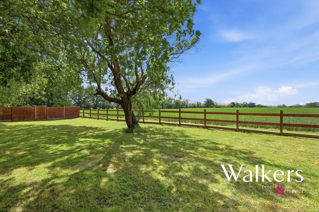 House in Brentwood, Elkin's Green, Blackmore, Hook End and Wyatts Green - View 2