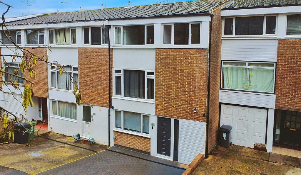 Main image of property: Mariner Way, Adeyfield, Hemel Hempstead