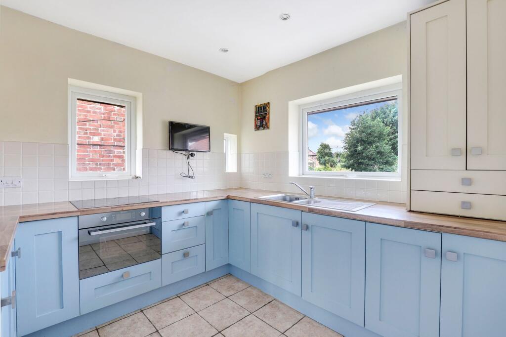 Apartment in Nottingham, Daybrook - View 2