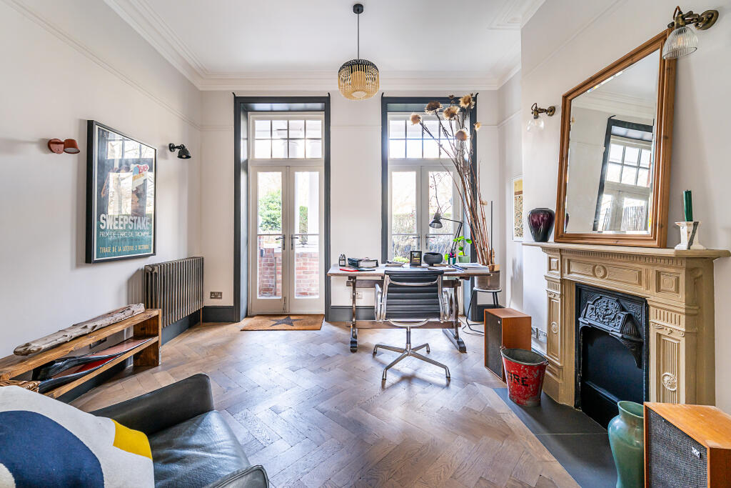 Apartment in London - More