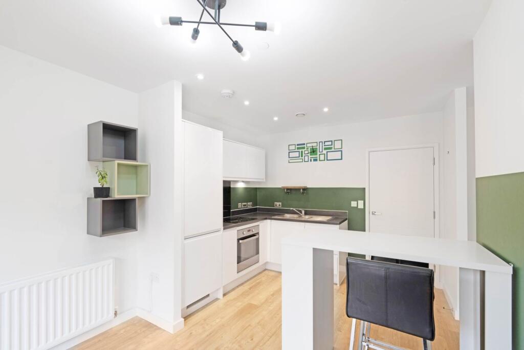 Apartment in Kingston upon Thames - More