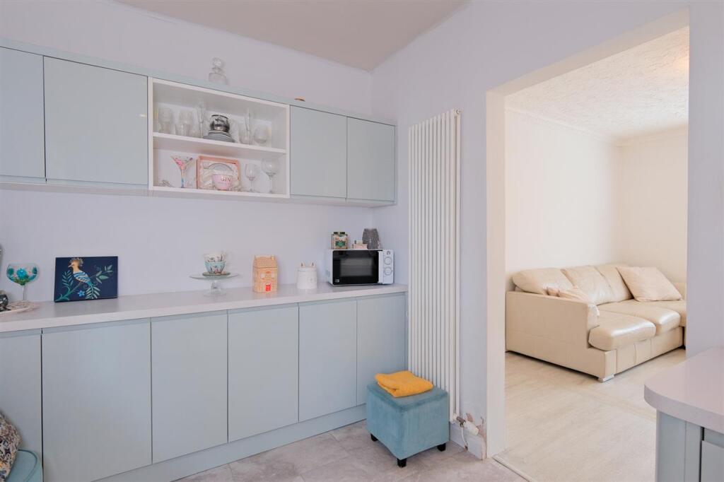 House in Glasgow, South Lanarkshire - More