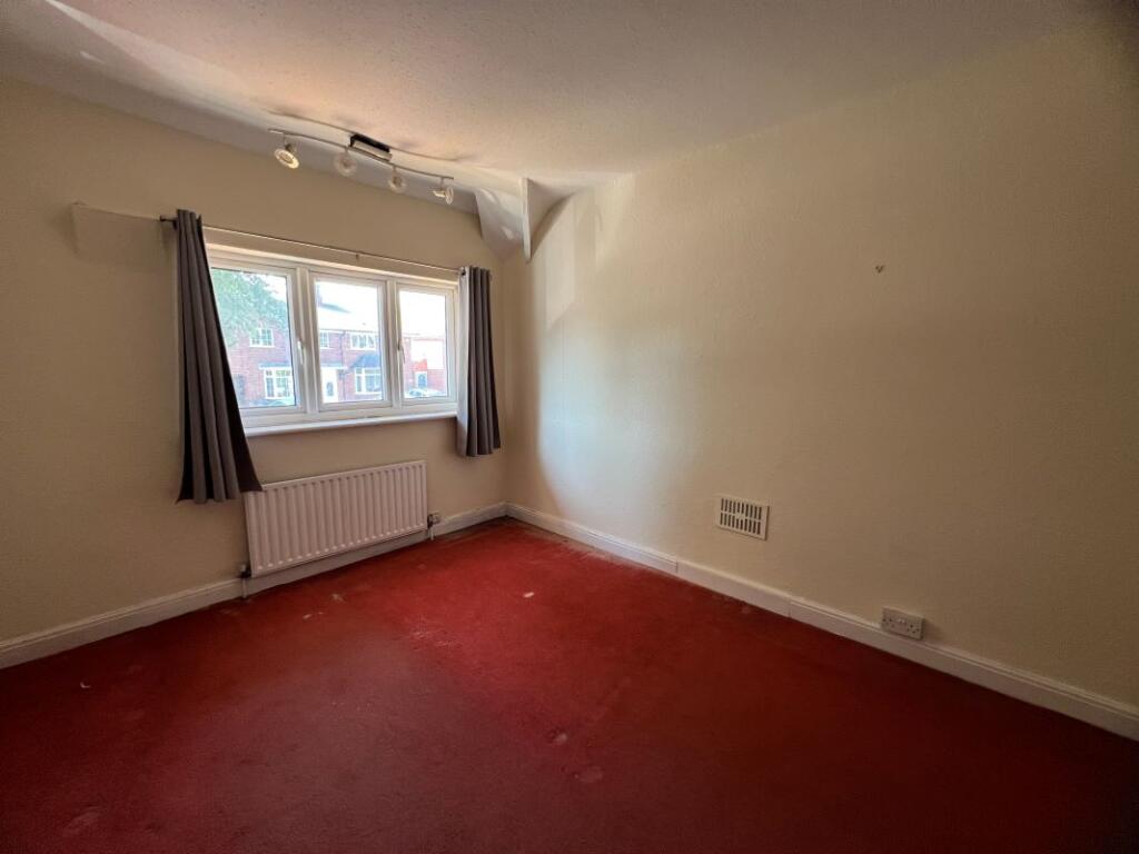 House in Birmingham, West Midlands - More