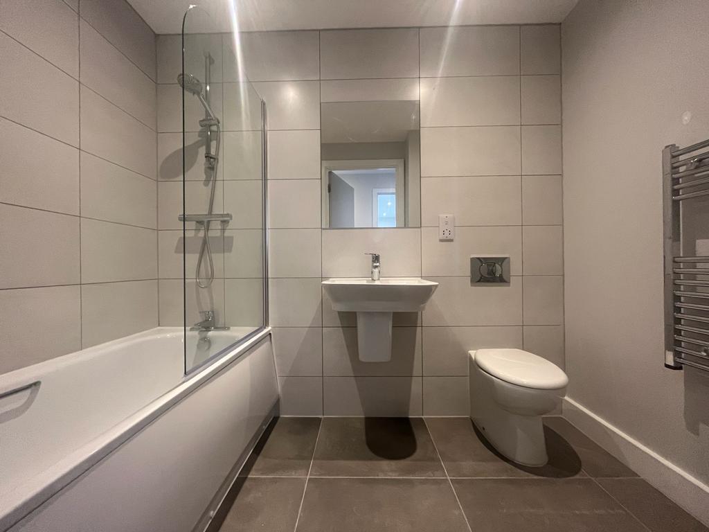 3 bedroom end of terrace house for rent