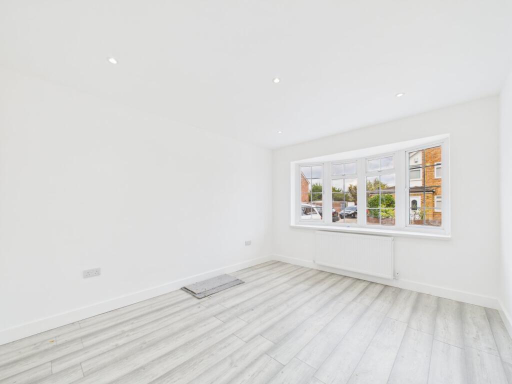 House in Romford - More