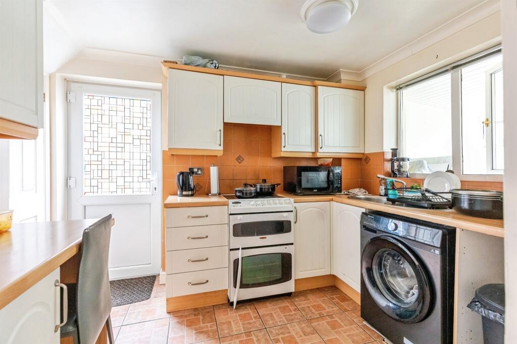 House in Wellingborough, Glenvale Park - View 4