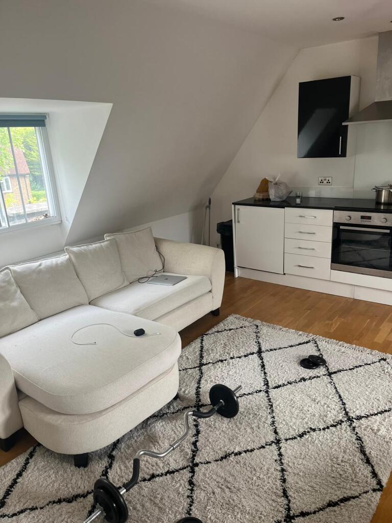 Main image of property: London Road, Isleworth, TW7