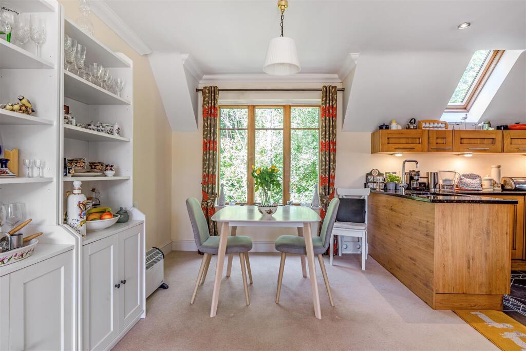 Dunwood Court, Sherfield English, Romsey, Hampshire photo 3