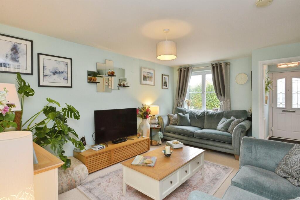 Moors Close, Deanshanger, Milton Keynes photo 3