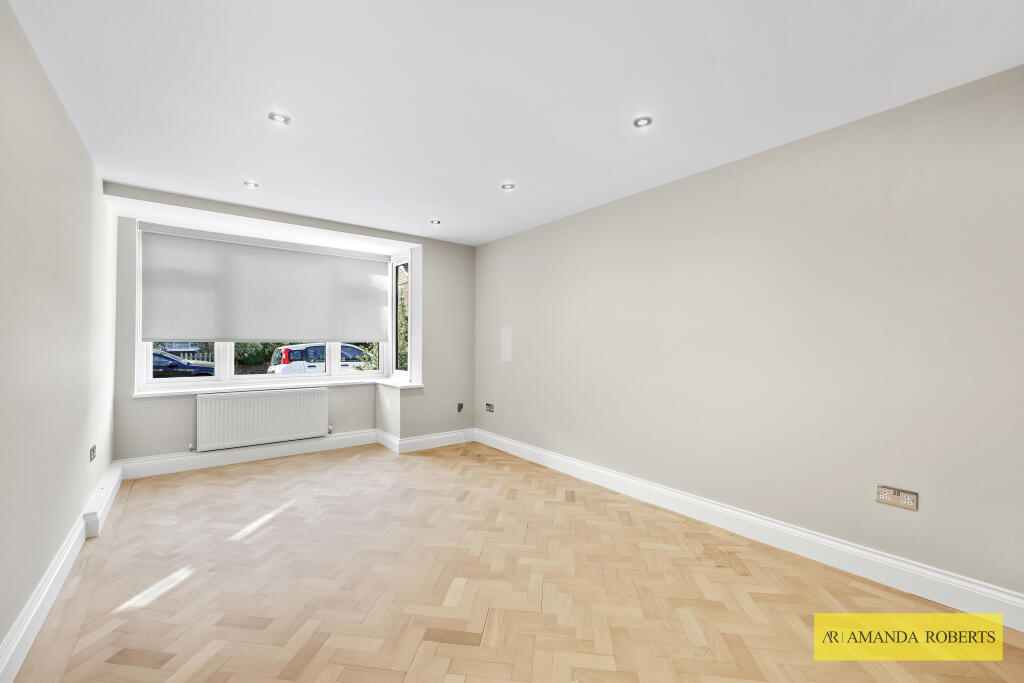 Apartment in Ilford - More