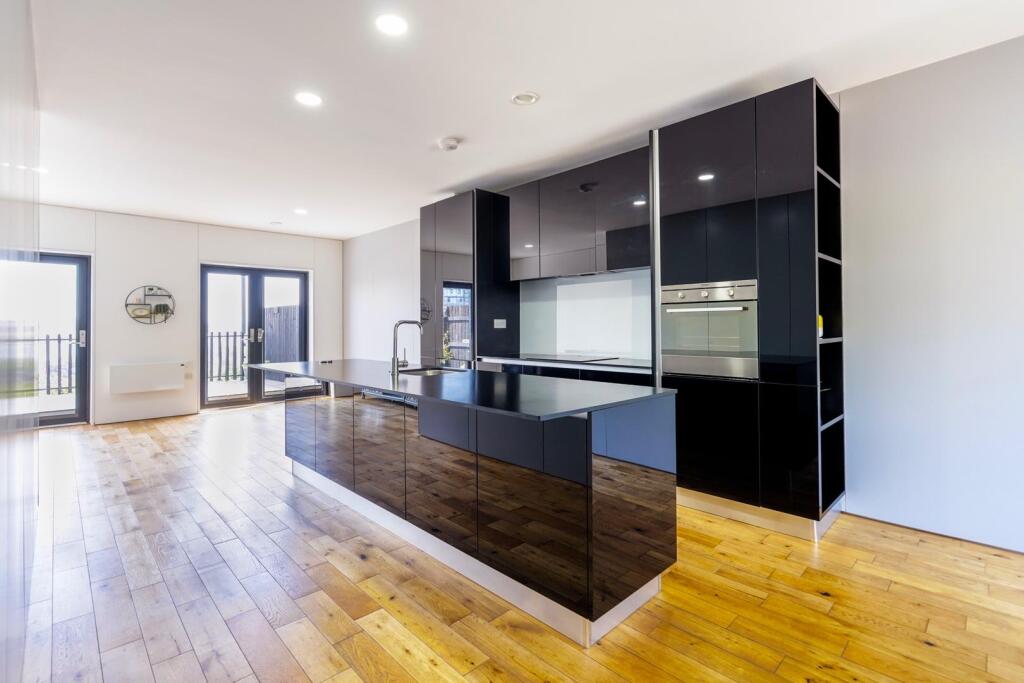 The Plateau, Smiths Dock, North Shields - View 3