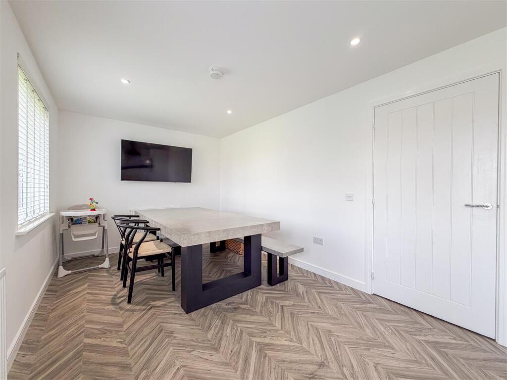 House in Coatbridge, Marnock, Glenboig - More