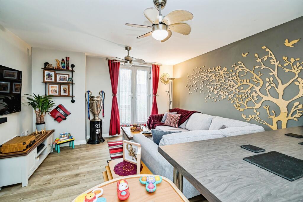 Apartment in Aylesbury, Berryfields - View 5