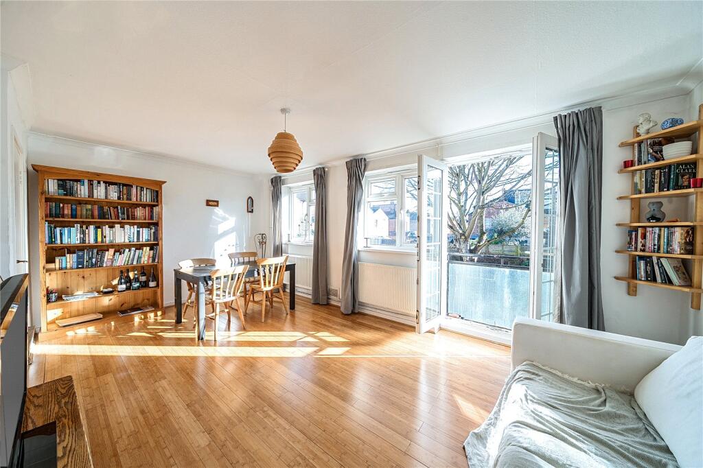 Main image of property: Roseberry Gardens, London, N4