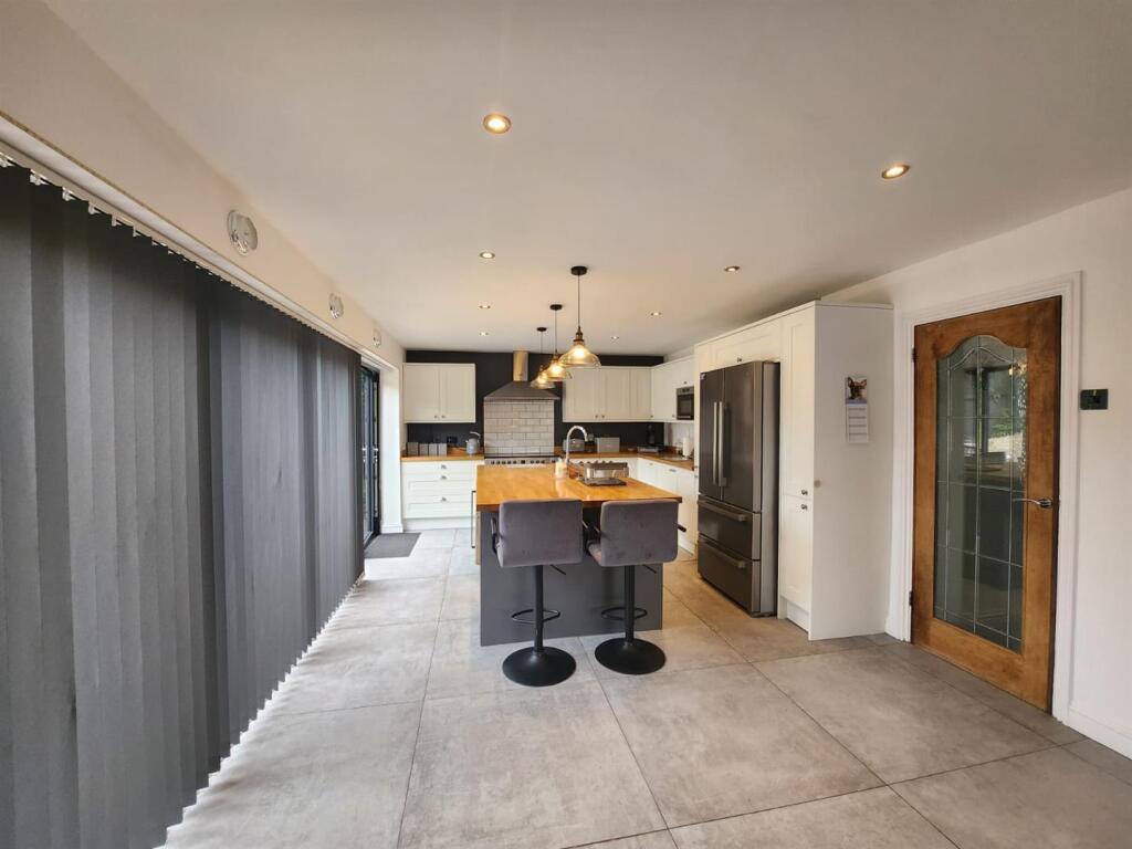 Sherbourne Close, Highlight Park, Barry photo 2