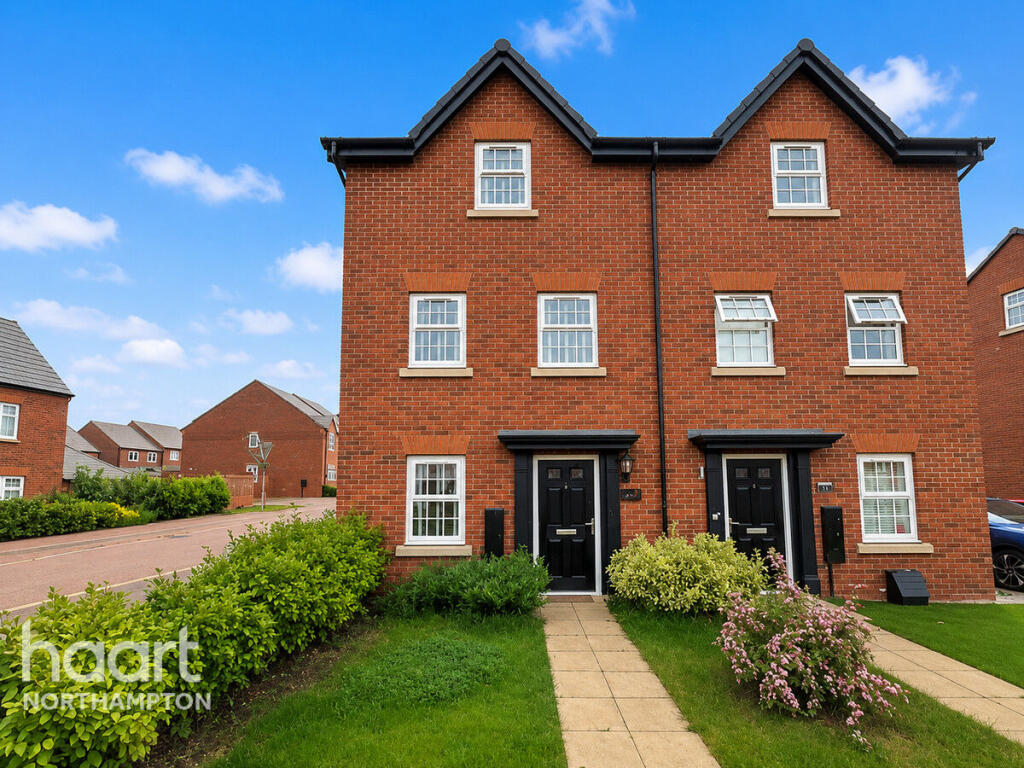 3-bed semi-detached on Watermill Way, Northampton, £350,000