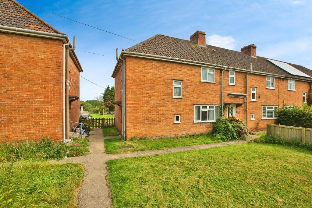 3-bed terraced on Montacute Road, Tintinhull, YEOVIL, £220,000