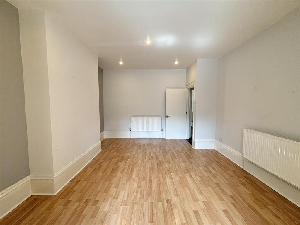 Apartment in Portsmouth, Southsea - View 2