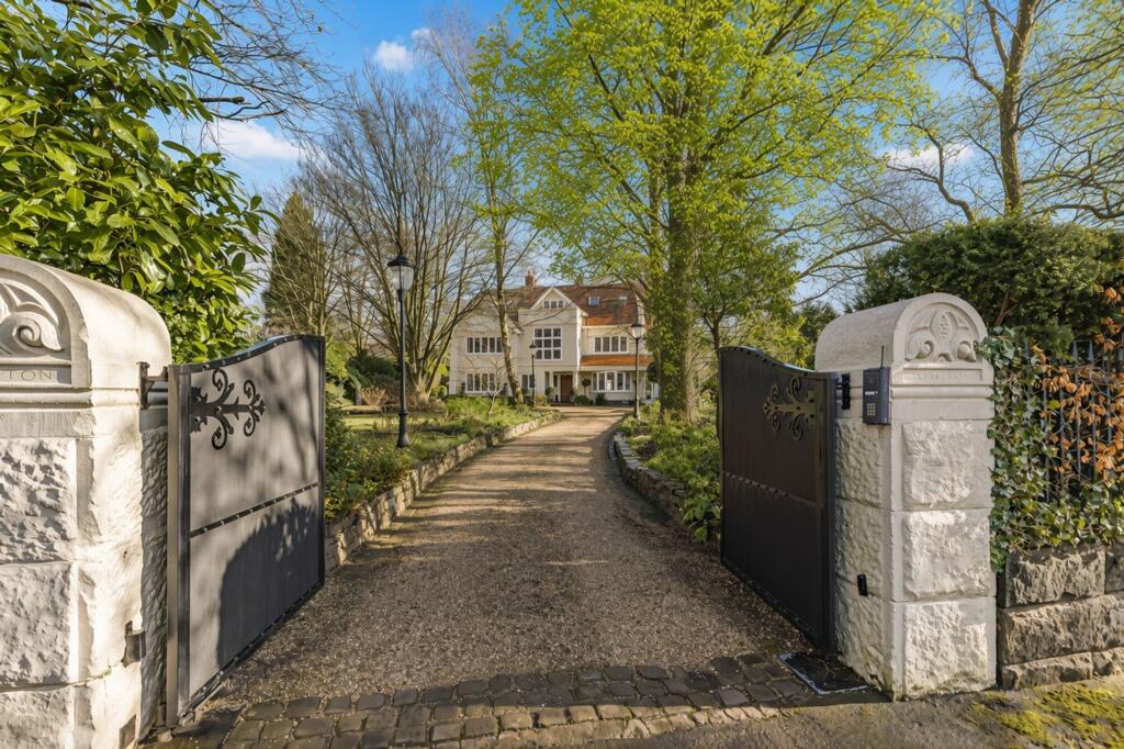 Main image of property: Park Avenue, Hale, WA15