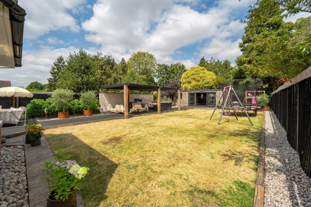 House in Guildford - View 4