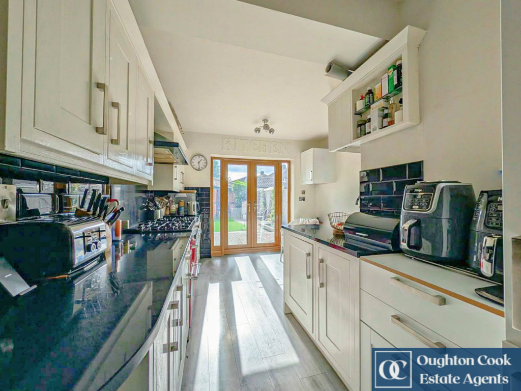 House in Nuneaton and Bedworth, Warwickshire - More