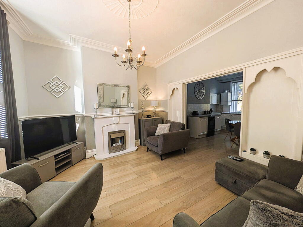 House in Oldham, Greater Manchester - View 3