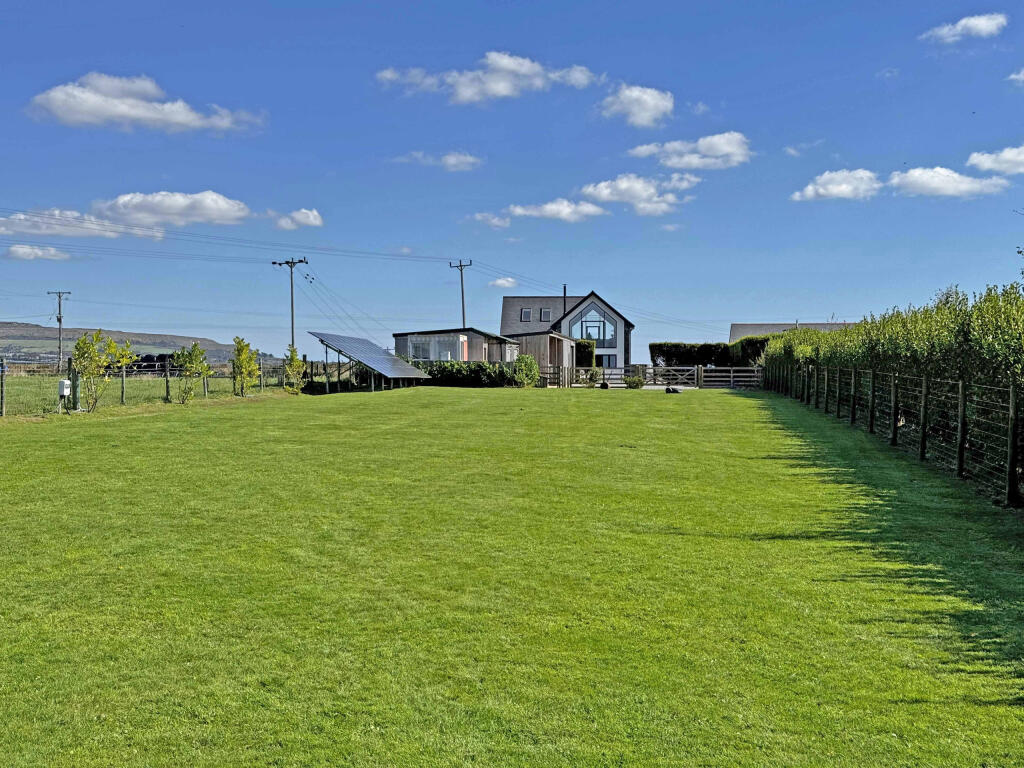 3 bed detached - Grampound Road, Truro, Cornwall image 4