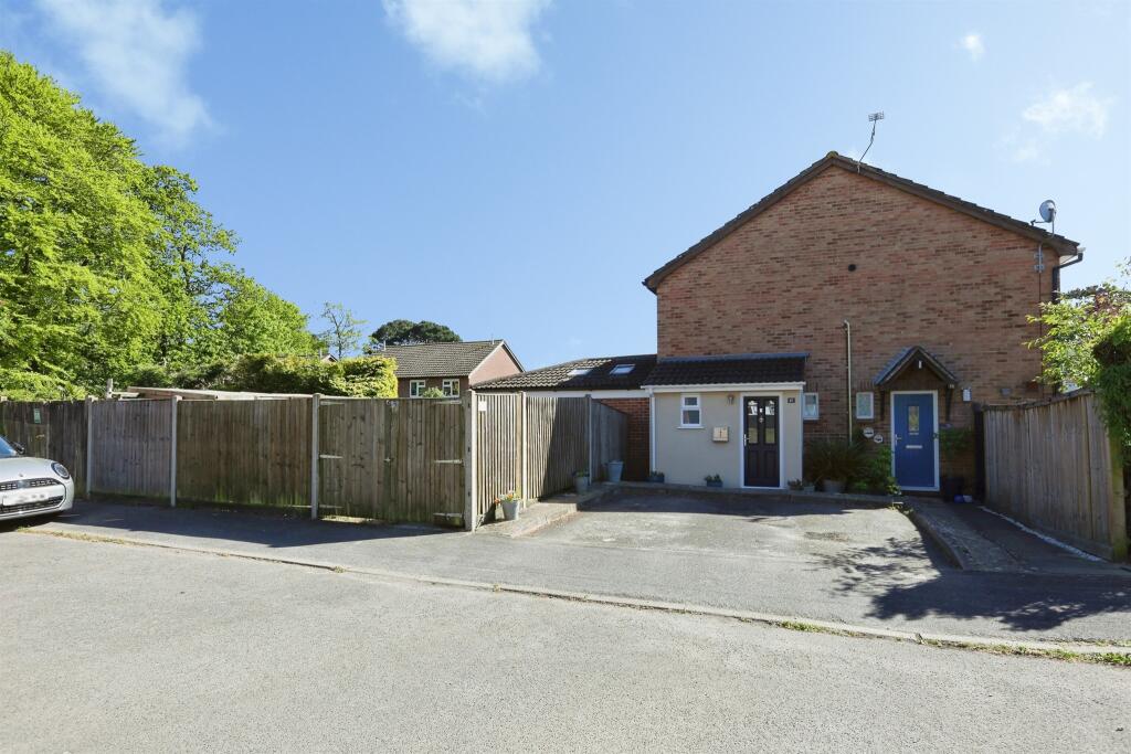Main image of property: Woolwich Close, Bursledon, SOUTHAMPTON