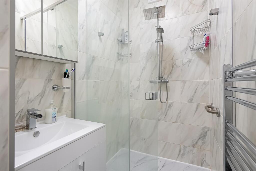 Apartment in Croydon - More