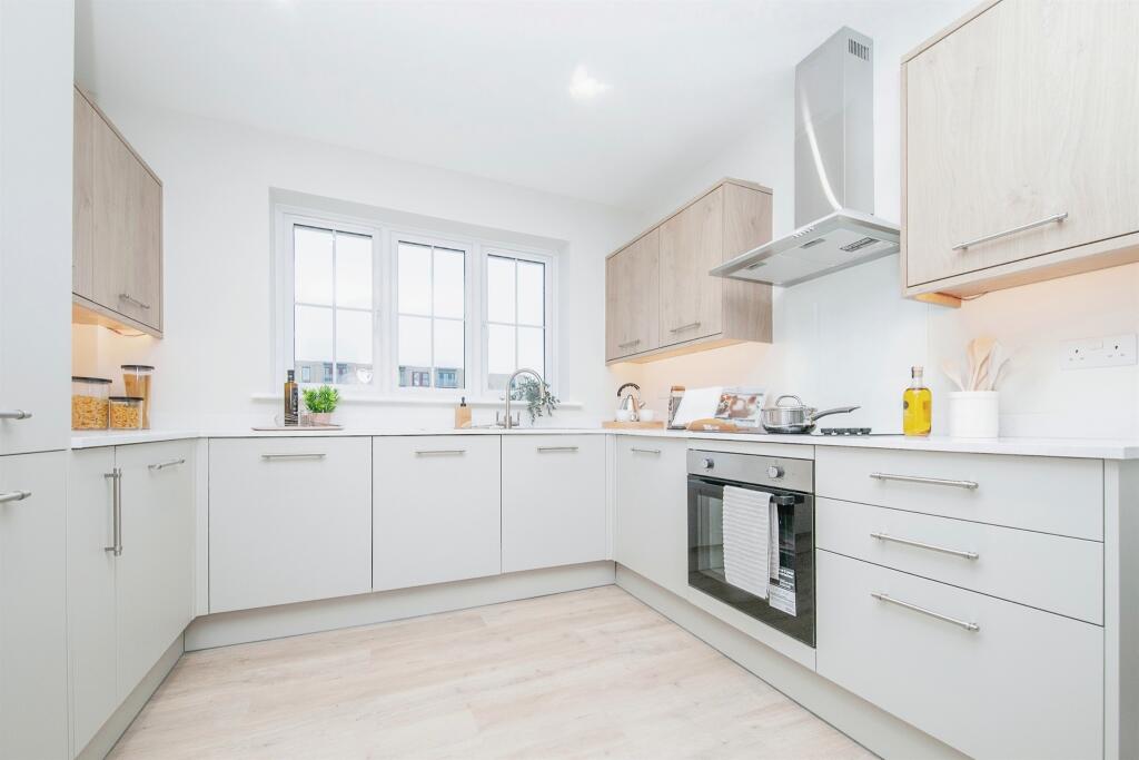 3-bed bungalow on Martello Drive, Kirby Road, Walton On The Naze, £400,000